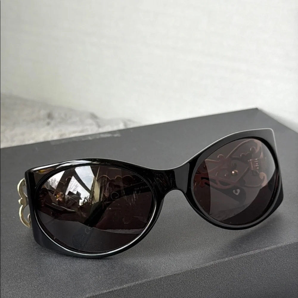 Brighton Black Oversized Sunglasses with Modern Frame